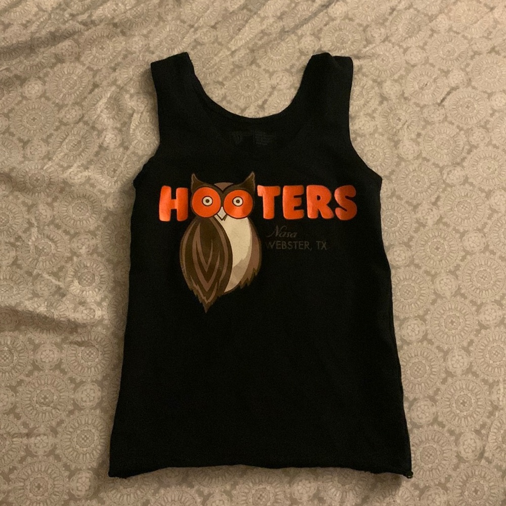 Black Hooters tank top